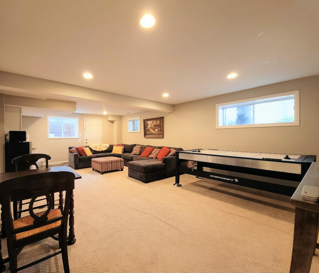 Basement Gameroom and Sitting Area Basement Gameroom and Sitting Area